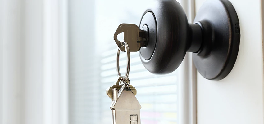 Bifold Door Knob Replacement in Rosedale, California